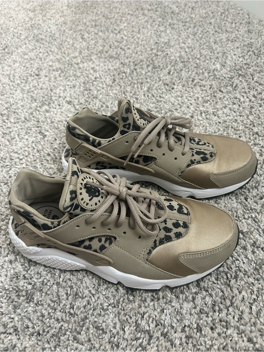Nike Air Huaraches - Black & Tan/Gold Leopard